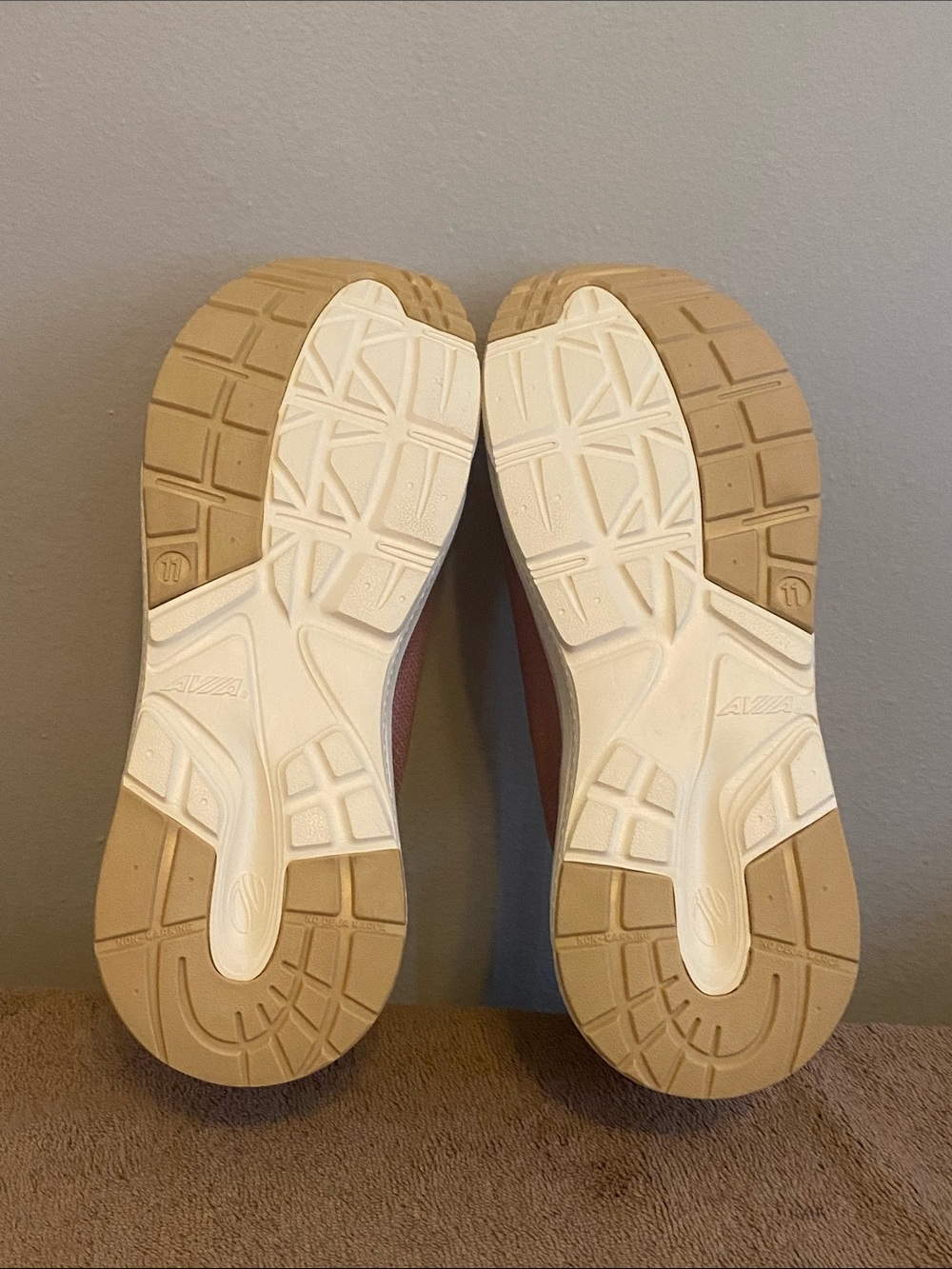 Sneakers - Picture 11 of 11